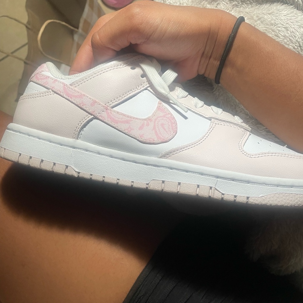 Dunk Low "Pink Paisley" sneakers 8.5 in women 7 in mens only wore twice